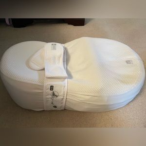Like-new Cocoonababy infant nest by Red Castle